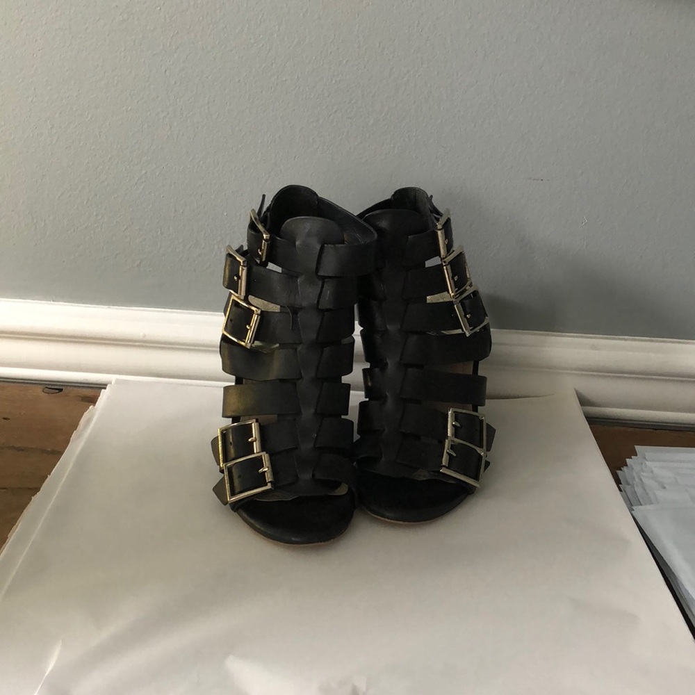 Vince camuto buckle wedge sandals size 7